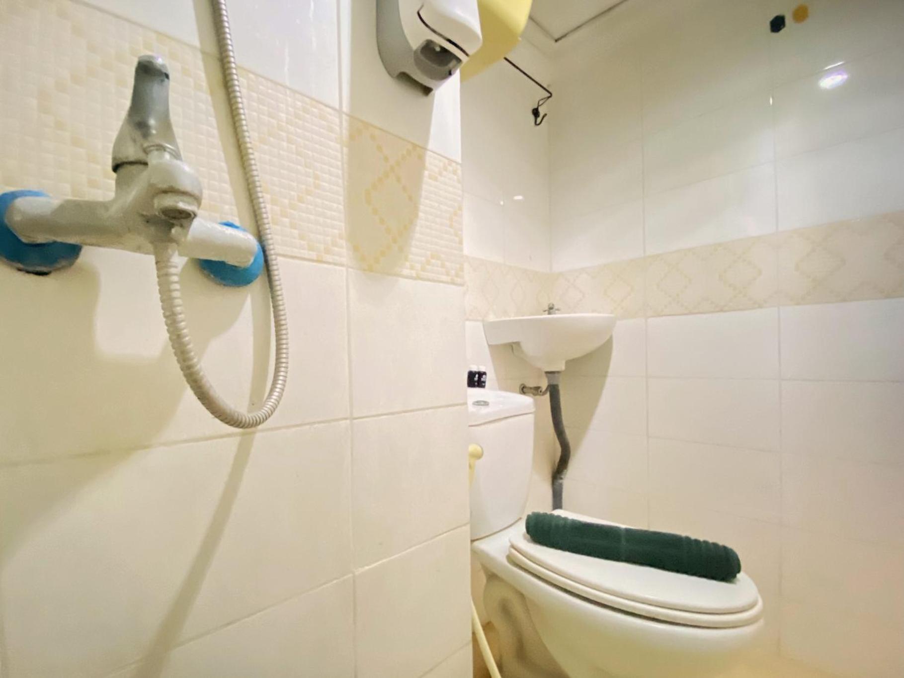Spacious And Unique 1br At Jarrdin Cihampelas By Travelio Apartemen